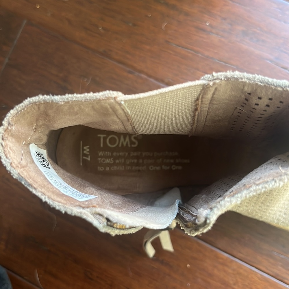 Tom’s Booties - Picture 5 of 6